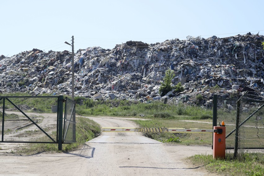 Pożar w sortowni odpadów wybuchł w niedzielę o godz. 20.