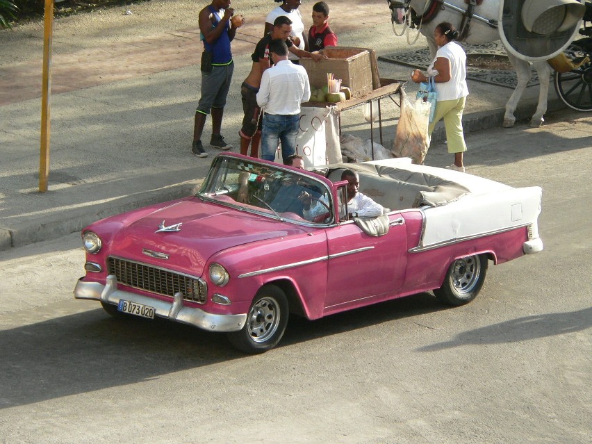Czym się jeździ na Kubie? Takich aut, w takiej liczbie nie ma nigdzie indziej