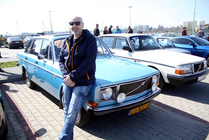 Otwarcie sezonu motoryzacyjnego 2019. Lubelskie Klasyki i inne ciekawe auta opanowały parking pod Areną Lublin. Zobacz zdjęcia!