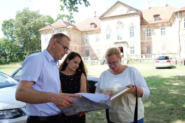 Sprzątanie parku pałacowego w Bojadłach