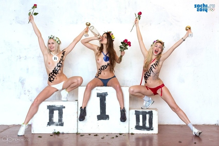 Soczi 2014: Nagie aktywistki Femen protestowały w Berlinie przeciwko igrzyskom [ZDJĘCIA]