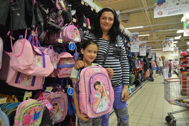 Pani Żaneta z córką Wiktorią wczoraj szukały plecaka do szkoły