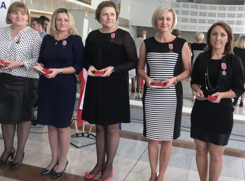 Nauczycielki z gminy Krasocin zostały odznaczone Medalem Komisji Edukacji Narodowej  