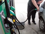 Stacje benzynowe Shell, Orlen i Lukoil w Katowicach miały paliwo z wodą. Mają prawo do reklamacji