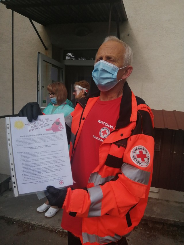 Leopold Wójcik prezes Oddziału Rejonowego Polskiego Czerwonego Krzyża w Sandomierzu zachęca do udziału w konkursie.