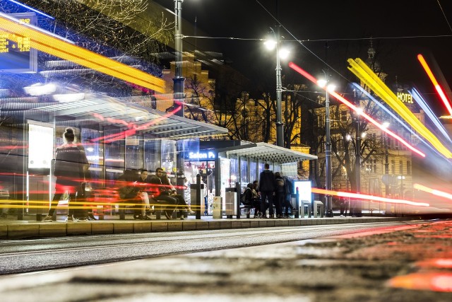 Szyby tramwaju 318, noszącego imię Mikołaja Kopernika, z okazji urodzin patrona oklejone zostaną grafikami przedstawiającymi planety Układu Słonecznego.