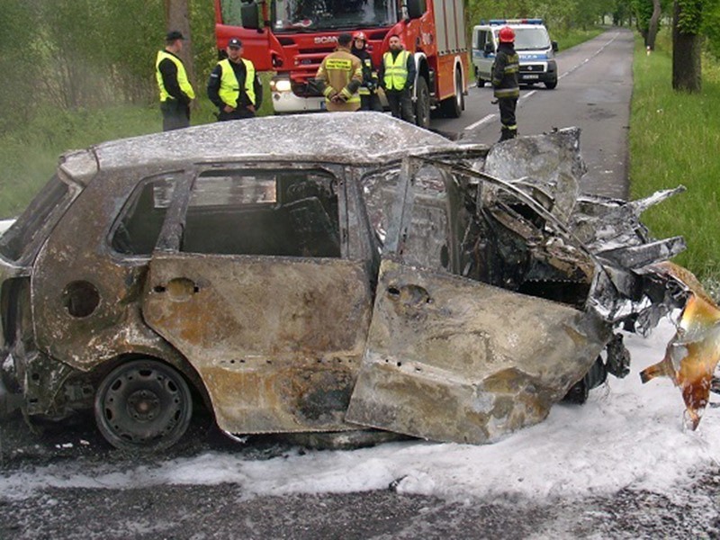 Tragiczny wypadek koło Tychowa. Nie żyje młoda kobieta [AKTUALIZACJA] ZDJĘCIA