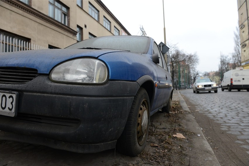 Najwięcej nieużywanych pojazdów odnotowano na Piątkowie i...