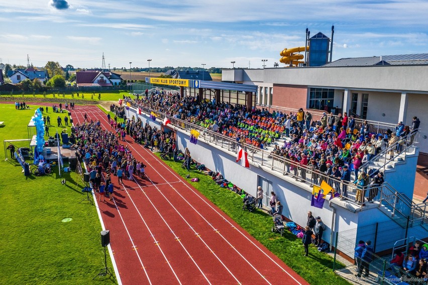 Stadion miejski w Oleśnie - zdjęcia z drona.