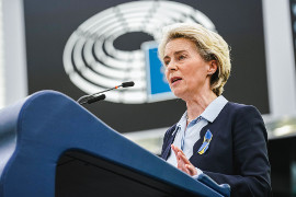 "Kiedy nadchodzą groźby od Niemców...". Politycy wściekli na von der Leyen