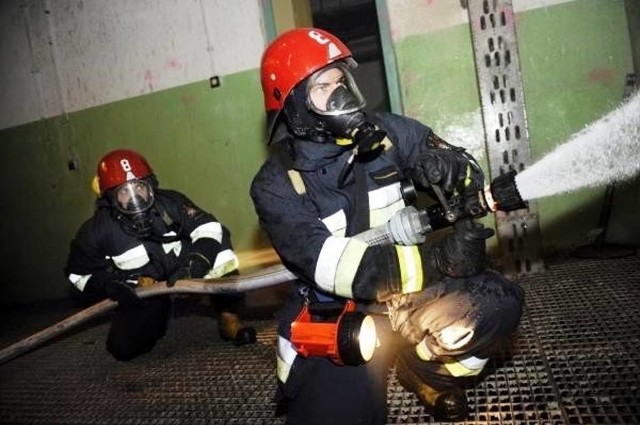 Groźny pożar w lakierni w Jastrzębiu. Poparzony 37-letni pracownik