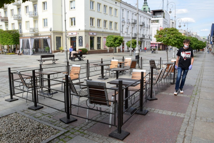 Ruszyły restauracje, bary i puby. W Kielcach nie brakowało pierwszych gości [ZDJĘCIA]
