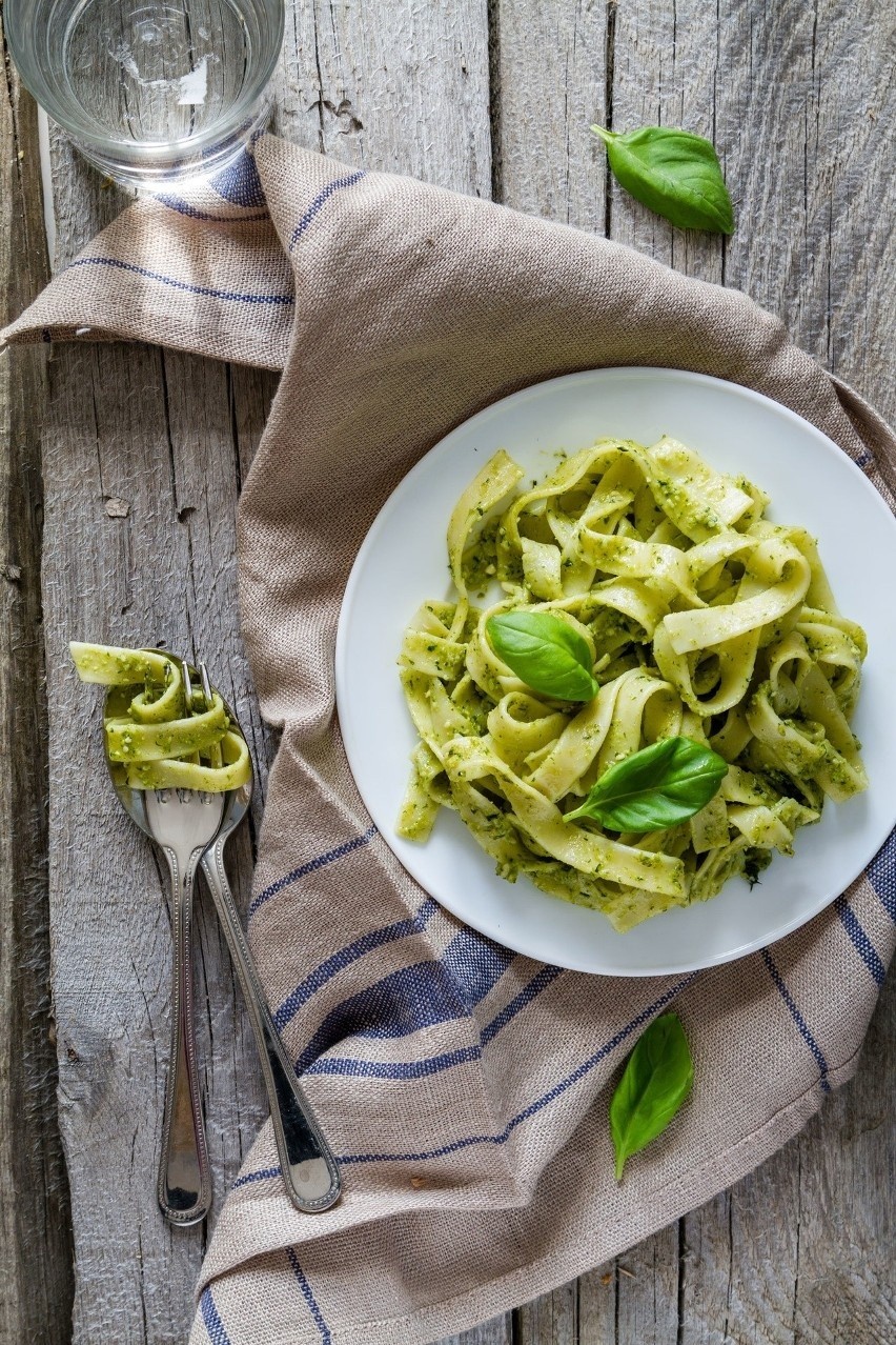 Tagliatelle z serowym pesto bazyliowym [PRZEPIS]...