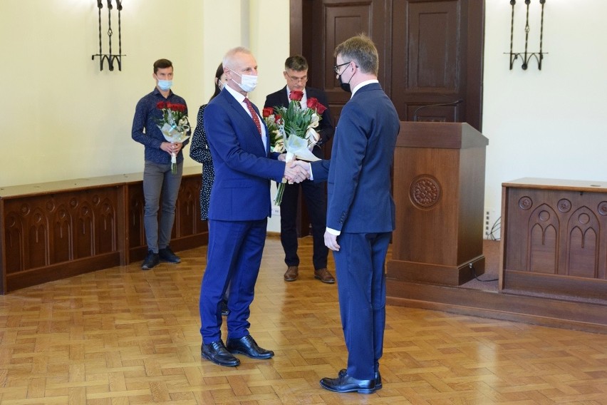 Podczas uroczystości z okazji Dnia Edukacji Narodowej...