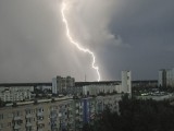 Zapowiada się groźna pogoda w Kujawsko-Pomorskiem. W sobotę burze, grad i wiatr wiejący do 80 km/h