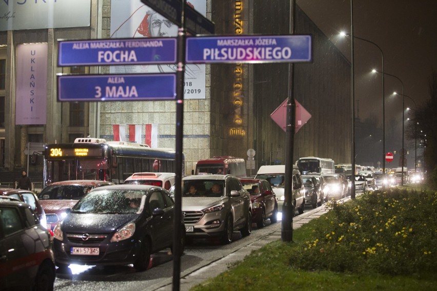 Poważny wypadek pod Cracovią, kobieta wpadła pod tramwaj
