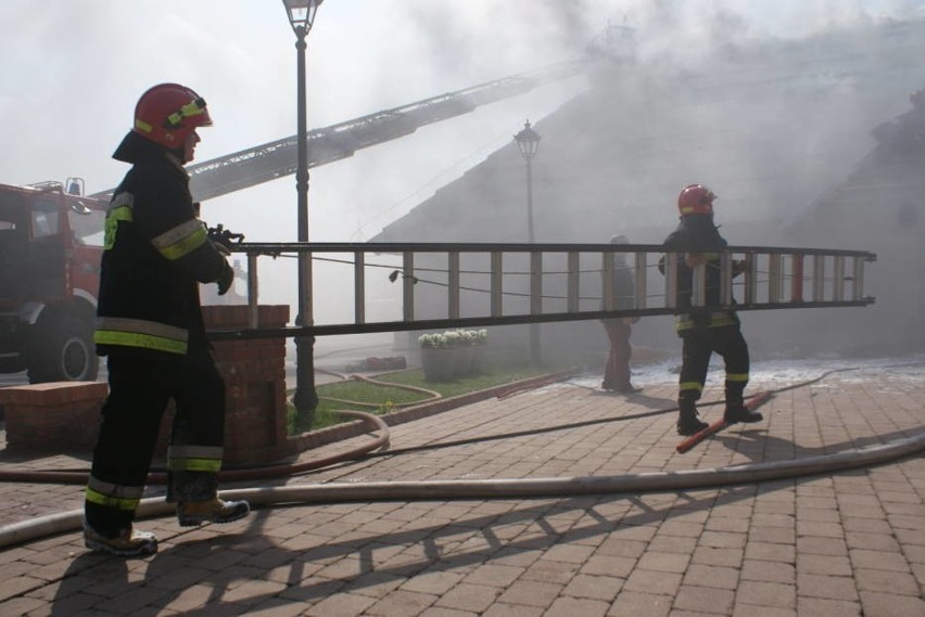 Pożar w Niedźwiadach pod Kaliszem: Płonął "Bursztynowy Dwór"