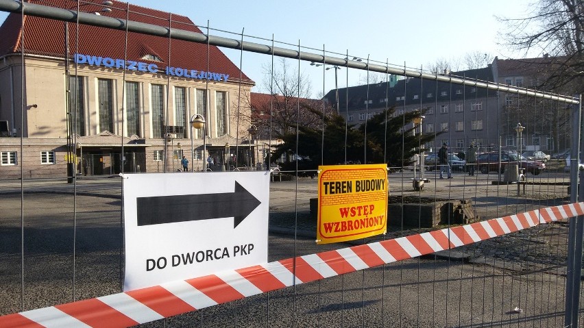 Remont dworca PKP w Gliwicach rozpoczęty! Tempo prac jednak nie powala [ZDJĘCIA]