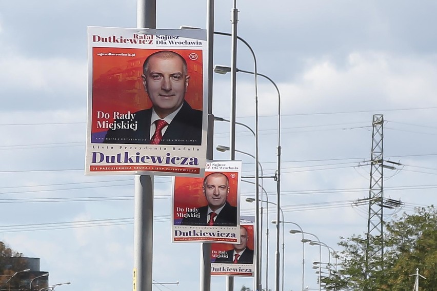 Na materiałach wyborczych jest zdjęcie prezydenta Wrocławia,...