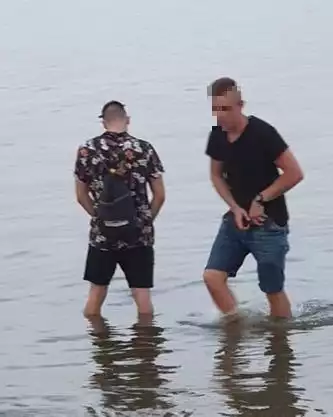 Podczas sobotniego na koncertu Michała Wiśniewskiego na Festiwalu Ognia i Wody nad Jeziorem Nyskim, dwóch mężczyzn zrobiło sobie z jeziora toaletę.