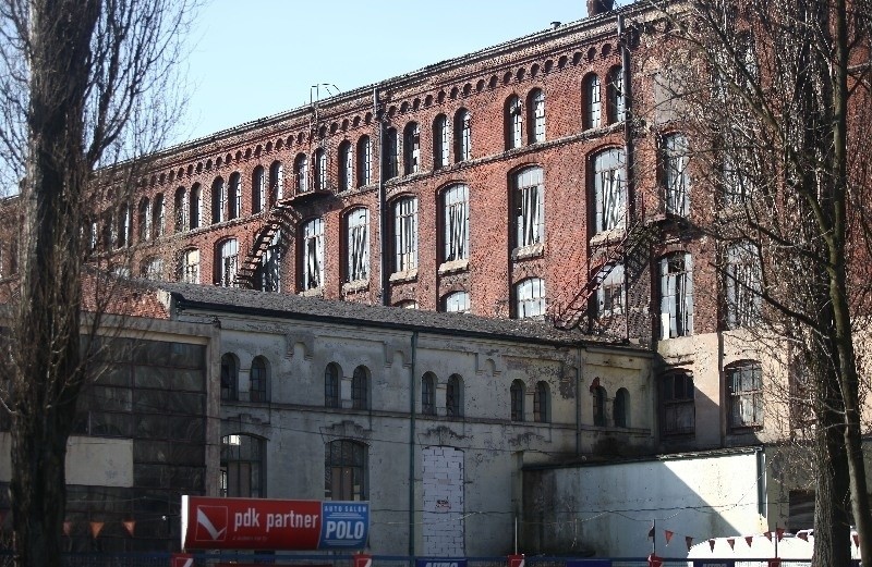 Fabryka przy Przybyszewskiego na sprzedaż [zdjęcia]