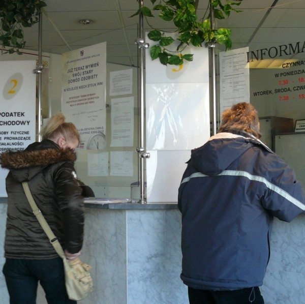 W Urzędzie Skarbowym w Staszowie już można składać zeznania podatkowe za 2007 rok. Nie ma kolejek, nie ma nerwów i pośpiechu.