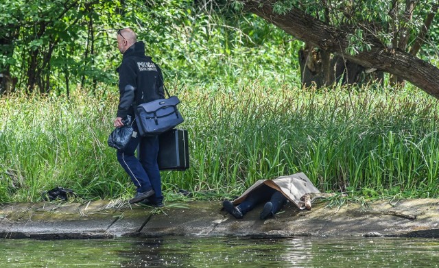 Mężczyzna miał 66 lat i jak informuje policja, prawdopodobnie był bezdomny.