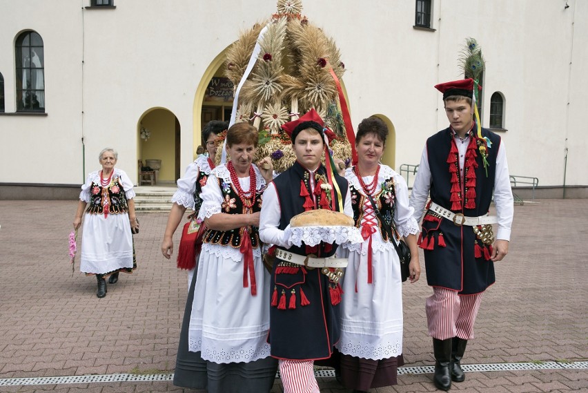 Rolnicy z powiatu chrzanowskiego świętowali zakończenie żniw na dożynkach powiatowych w Libiążu 