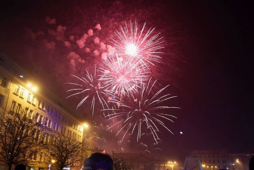 Piękne życzenia na Nowy Rok 2023 SMSY noworoczne, krótkie wierszyki na Nowy Rok 2023. Wyślij swoim bliskim 1 stycznia 2023