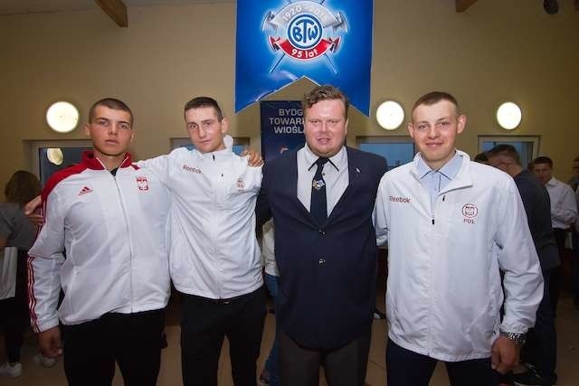 Reprezentanci Polski z BTW (od lewej): Bartosz Furgal, Bartosz Modrzyński, Marcin Badziągowski (prezes BTW), Jakub Jankowski 