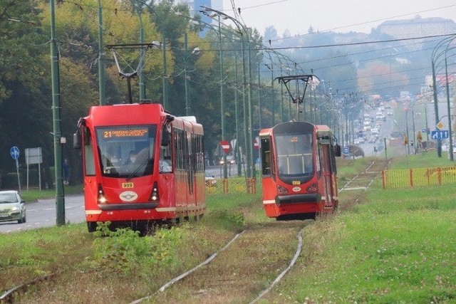 Zdjęcie podglądowe. Do 12 grudnia tramwaje linii nr 21 i 22 nie będą kursować do Huty Katowice. W ich miejsce podstawiony zostanie bus zastępczy.