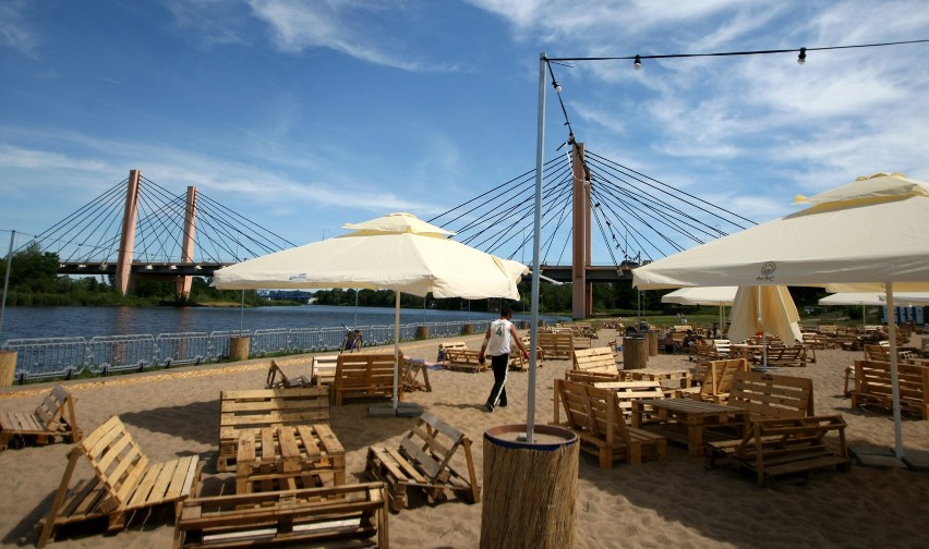 Najlepsze bary i restauracje na trójmiejskich plażach >>>