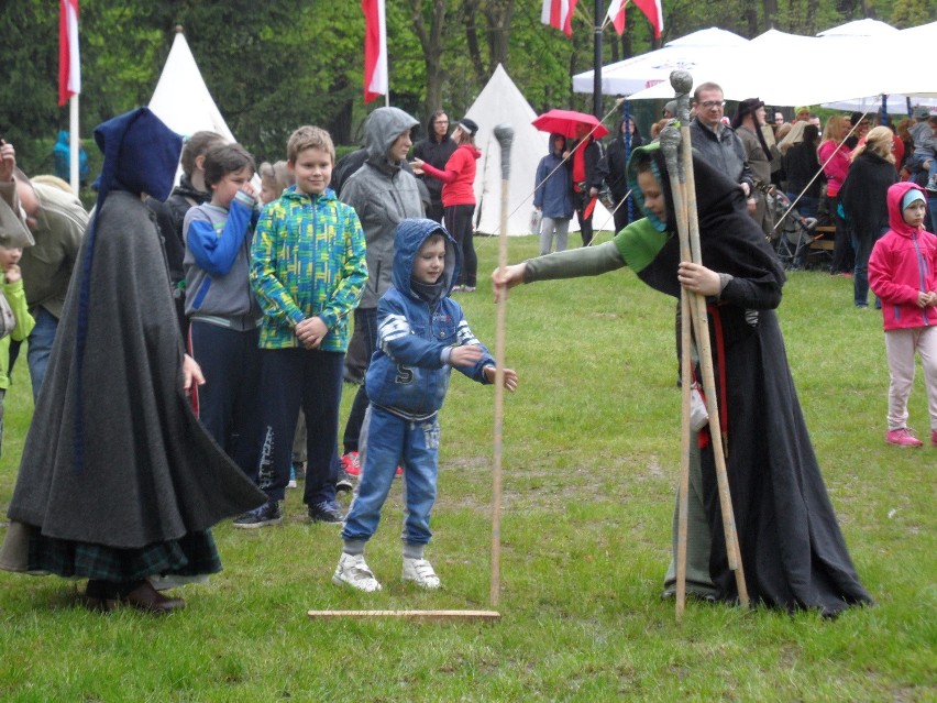 Rodzinne spotkanie z historią w obozie rycerskim oraz bieg...