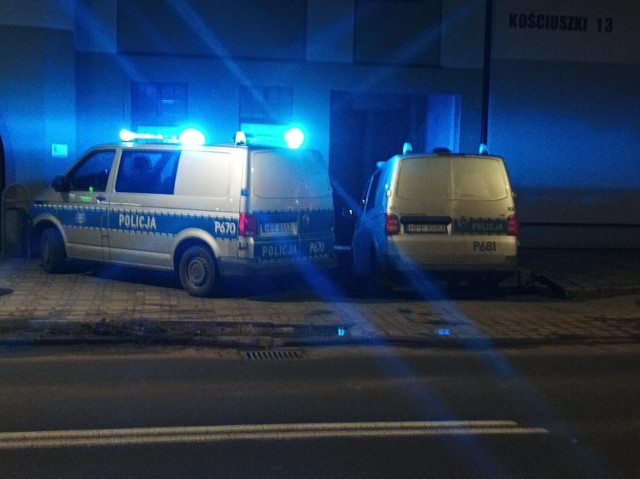 Poszkodowana 28-latka trafiła do szpitala w Katowicach-Ochojcu. Jest w ciężkim stanie.