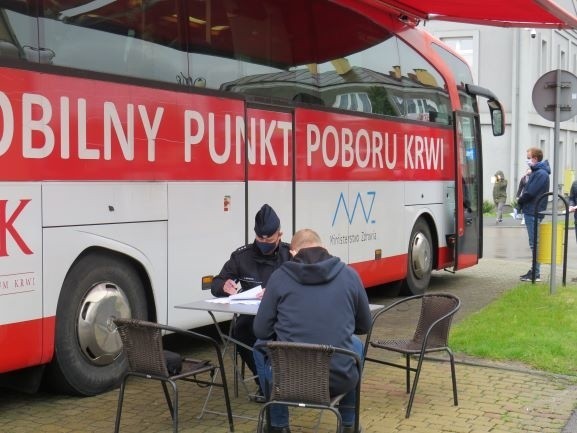 W Zwoleniu krew oddali policjanci i "cywilni" mieszkańcy...