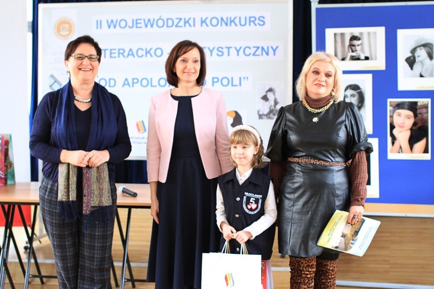 Nagrody w konkursie wręczała Maria Mazurkiewicz,...