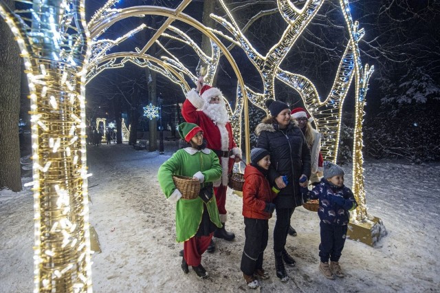 Iluminacje świąteczne w Koszalinie mają w tym roku robić olbrzymie wrażenie. W mieście będzie bardzo klimatycznie. Jeszcze piękniej, niż w latach ubiegłych.