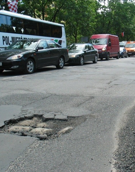 Ulica Wojska Polskiego woła o remont. Już wkrótce.