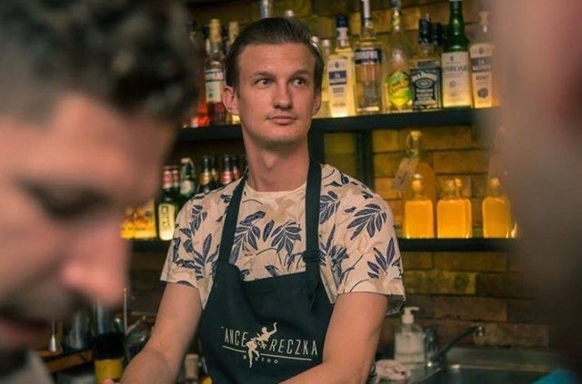 Kategoria: Barman/Barista RokuMichał Nowak (SMS pod nr 72355 o treści BAR.32) Michał Nowak związał się z gastronomią w wieku 16 lat, a już po dwóch latach pierwszy raz stanął za barem. – Najważniejsze dla mnie  są kontakt z klientem, poznawanie nowych ludzi, budowanie smaków i standardów – przyznaje Michał Nowak. Lider w kategorii Braman Roku od trzech tygodni pracuje w poznańskiej Tancereczce.