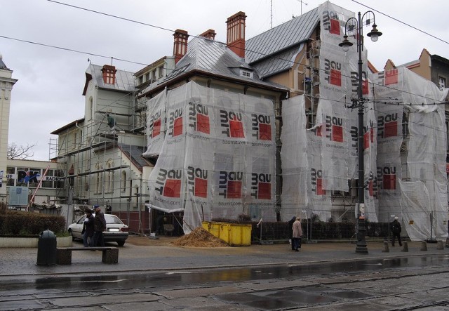 Budynek zostanie pomalowany w trzech odcieniach beżu - tak właśnie wyglądał w XIX wieku