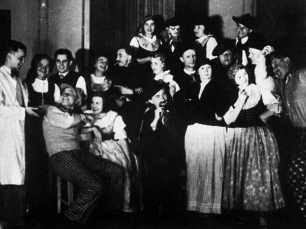 Rok 1934. Wodewil "Chorzów się bawi" w wykonaniu Reduty...