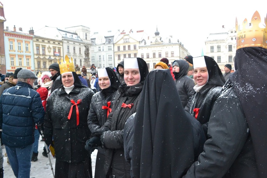 Orszak Trzech Króli w Cieszynie z prezydentem Andrzejem Dudą i Agatą Dudą ZDJĘCIA i WIDEO