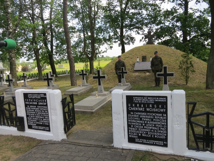 Od 23 lat, odkąd odnowiono Ukraiński Cmentarz Wojskowy w...