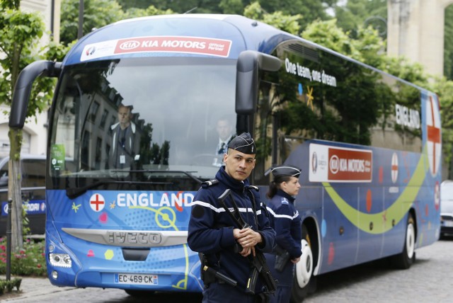 Odliczanie rozpoczęte. Euro 2016 rozpoczyna się już jutro, a to oznacza domową  walkę o pilota. Dla piłkarskich kibiców najbardziej optymalnym rozwiązaniem byłby miesięczny urlop i obserwowanie zmagań we Francji z perspektywy trybun. Gdzie oglądać Euro 2016?