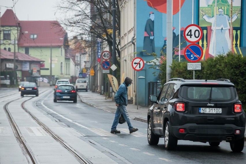 Absolutne pierwszeństwo dla pieszych, ale też zakaz...