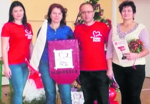  Wolontariusze z gminy Krasocin z zaangażowanymi radnymi: (od lewej) Iwona Kantarek, Agata Mietelska, Karol Robak i Danuta Trybek 
