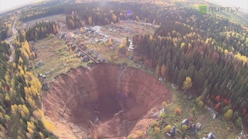 Rosja: Niezwykłe zdjęcia gigantycznej dziury w ziemi...