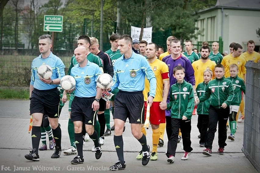 Piłka nożna: MKS Oława - Ślęza 1:2 (ZDJĘCIA). Wyniki III ligi