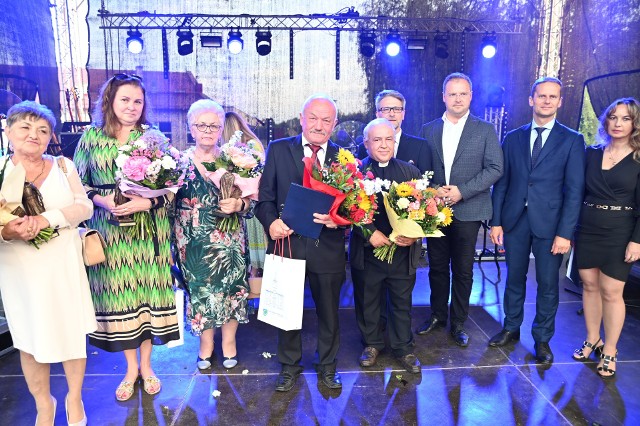 Wszyscy odznaczeni usłyszeli podziękowania od burmistrza Pawła Baja za swój lokalny wkład w rozwój gminy Głogów Młp.