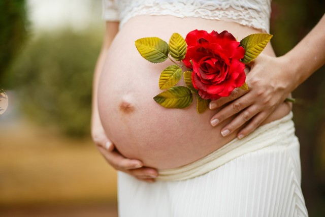 Prelegenci odpowiedzieli na pytania, czy w ciąży możliwa jest zbilansowana dieta oraz jak geny i sposób odżywiania wpływają na otyłość w czasie ciąży.  